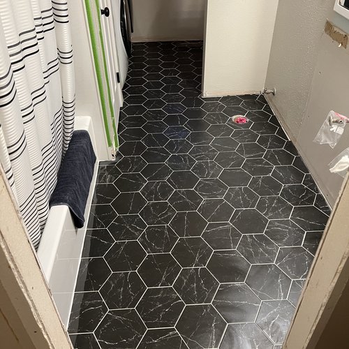 Welcome to B&D Flooring Inc in Grafton, ND, your hometown flooring store. | Check out our extensive gallery of Bathroom renovations! | 701-352-0092