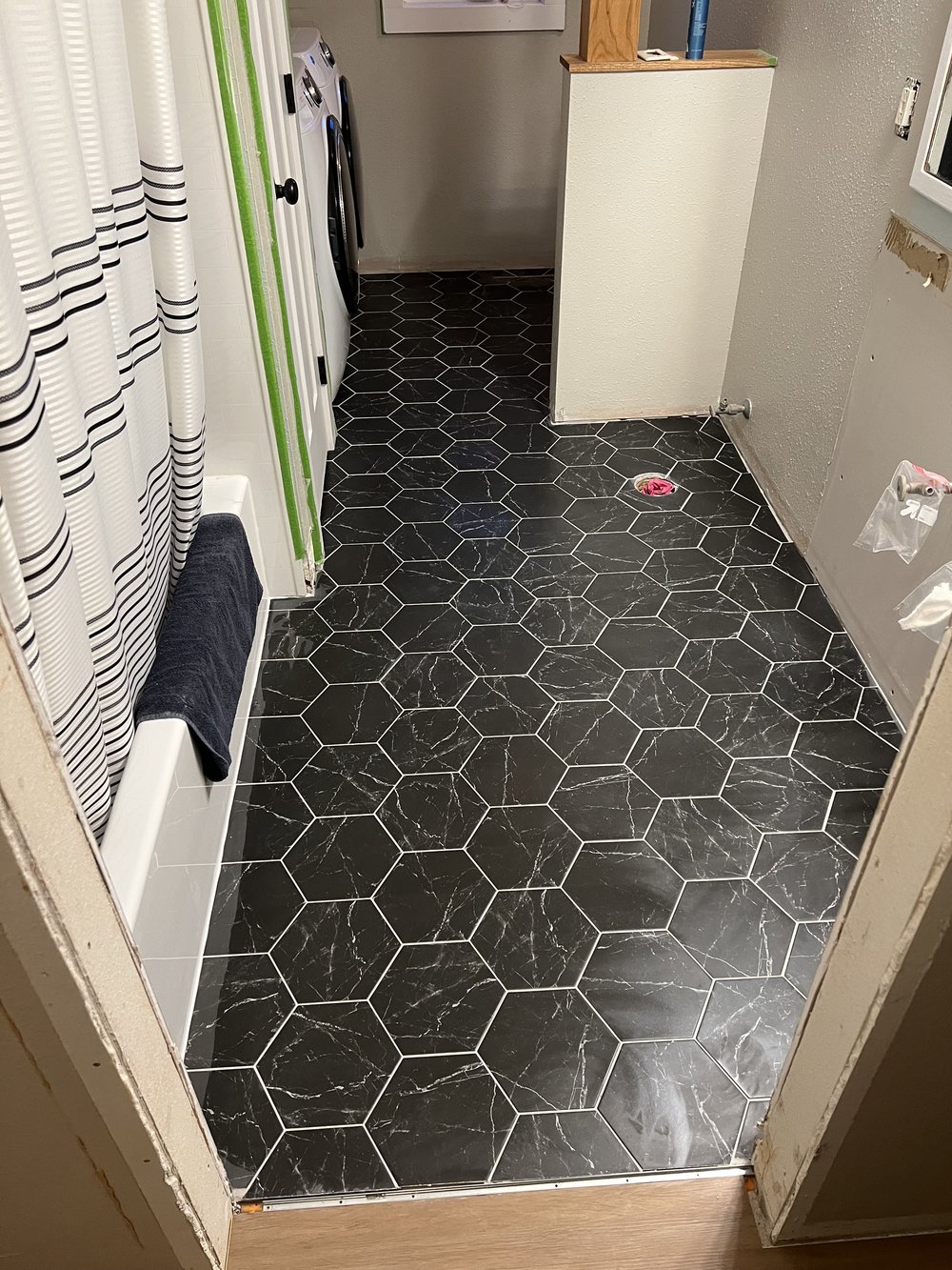 Welcome to B&D Flooring Inc in Grafton, ND, your hometown flooring store. | Check out our extensive gallery of Bathroom renovations! | 701-352-0092